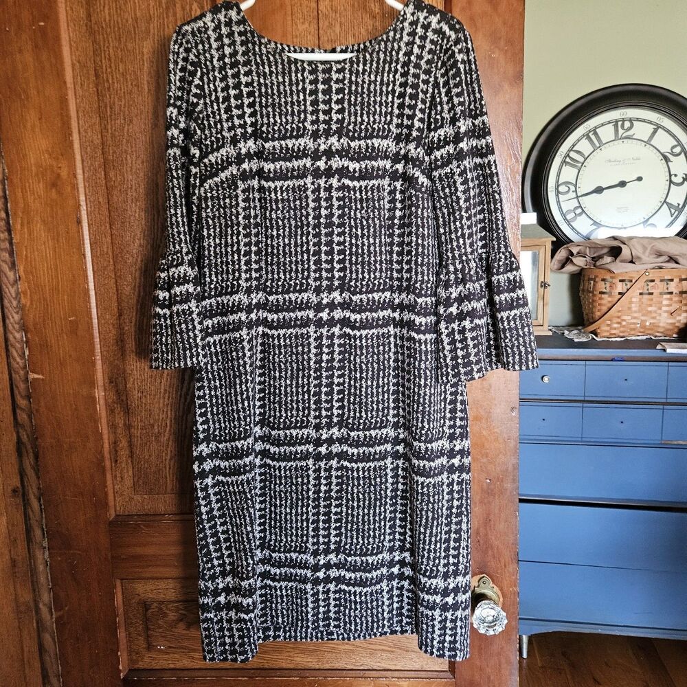 Talbots Black White Geometric‎ Sheath Dress 8 | Flounce Bell Sleeve Ponte